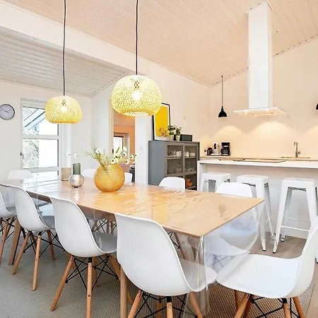 14 Person In * Sæby