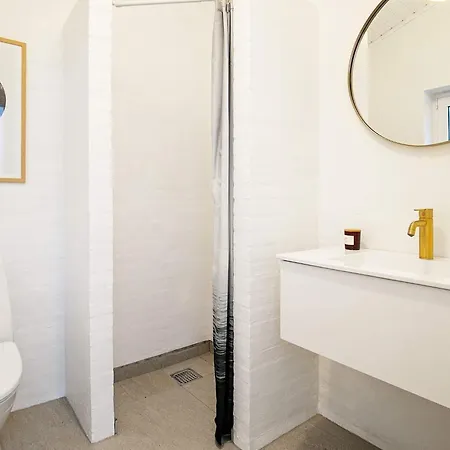 度假居 14 Person In *